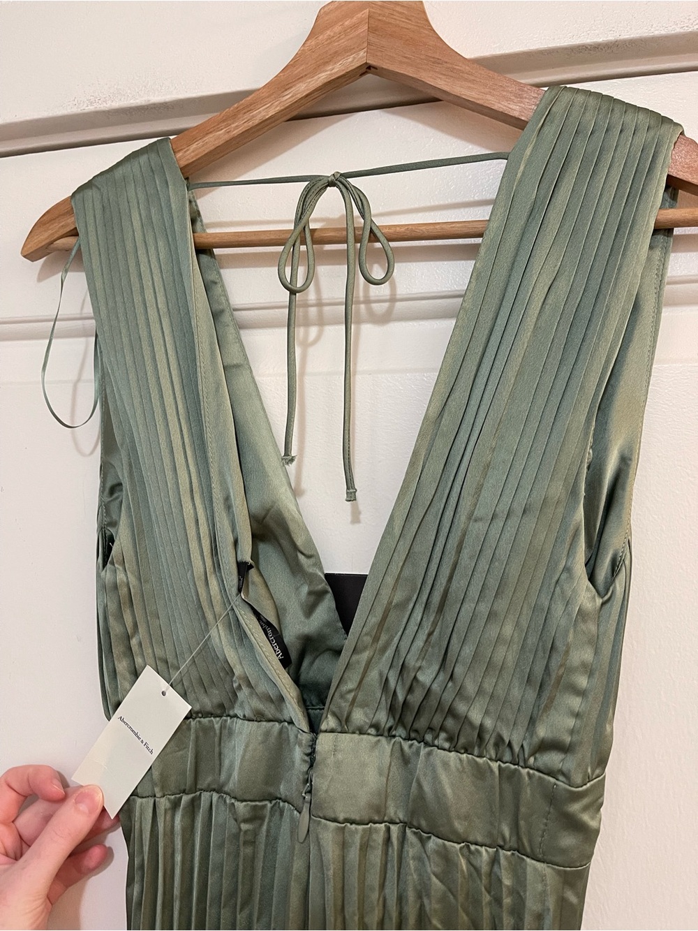 Abercrombie & Fitch Giselle Pleated Jumpsuit - Picture 8 of 8